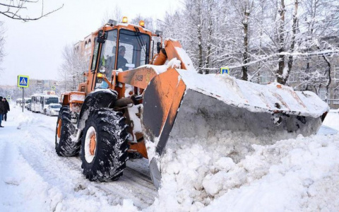 В Кирове задействуют дополнительную технику, чтобы убрать снег