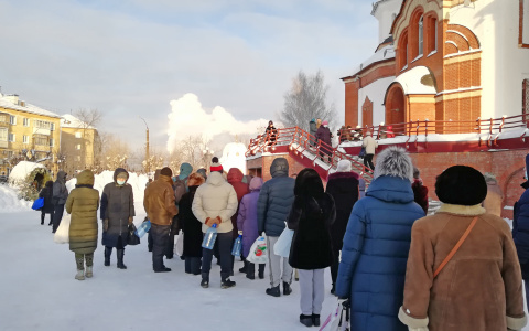 Закрытые купели и очереди за водой: как проходит Крещение в Кирове