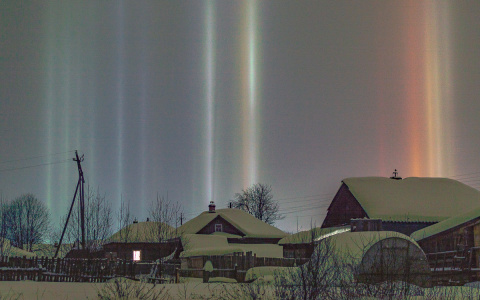 Жители Кировской области наблюдали уникальное природное явление - световой лес