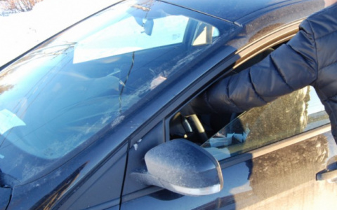 В Кирове угнали автомобиль, который водитель оставил прогреваться