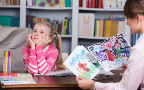 Специалист рассказала, в каком возрасте детей нужно показывать психологу