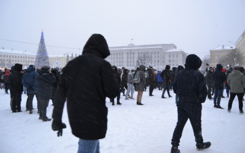 Что обсуждают в Кирове: задержание организатора акции 23 января и уснувший на переезде водитель
