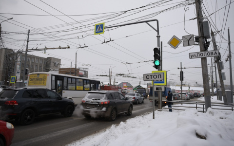 В администрации Кирова рассказали, почему город встал в километровых пробках 26 января