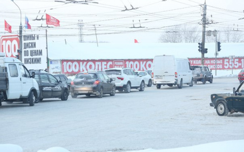 Что обсуждают в Кирове: километровые пробки и мужчина, найденный в монастыре