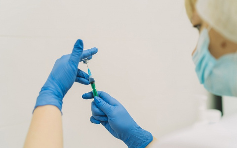 В Кировской области можно записаться на вакцинацию от COVID-19 через «Госуслуги»
