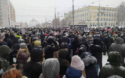 Организаторов акции в поддержку Навального в Кирове вызвали в суд