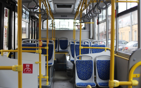 Что обсуждают в Кирове: выпавшая из автобуса девочка и нападение на молодого парня