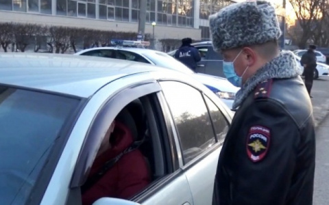 "Шансов вернуть нет": у кировчанки забрали автомобиль прямо на трассе