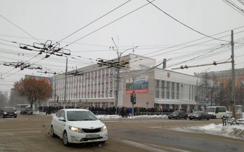 Что обсуждают в Кирове: пикет у администрации и выигравший в лотерее горожанин