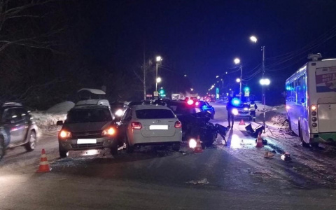 Массовое ДТП на Ленина в Кирове: пострадали два человека