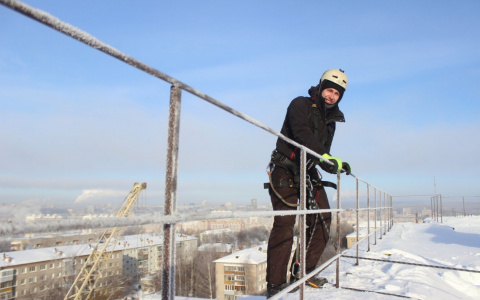 «С 10 января выходных еще не было»: промышленный альпинист о своей работе