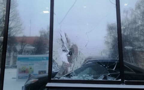 В Кирове суд признал незаконным дело против второго метателя кирпича в окна правительства