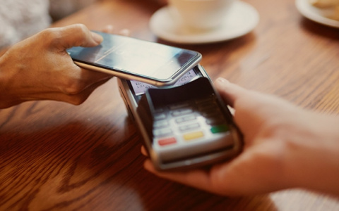 Сбер предложил отказаться от пластика держателям карт