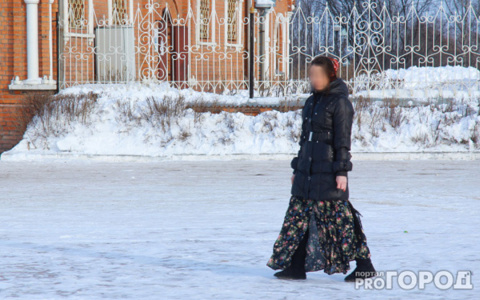 В Кирове женщина отдала неизвестной на улице золотую цепочку