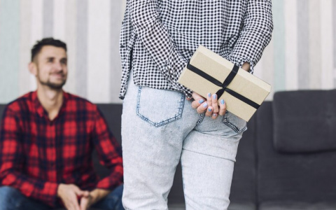 Что подарить мужчине на 23 Февраля?