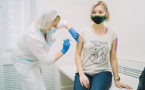 Названа дата регистрации вакцины от COVID-19, которую испытывали в Кирове