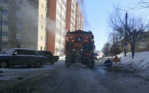 На улице Труда произошла коммунальная авария с утечкой воды