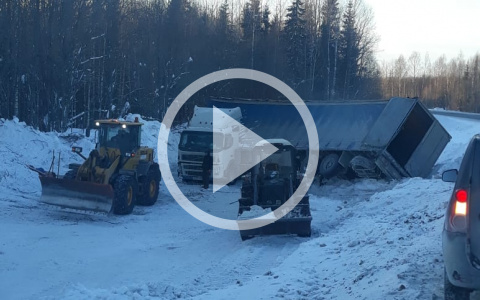 В Афанасьевском районе спустя неделю спасли дальнобойщика и фуру на трассе