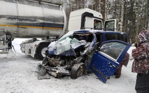В Кировской области иномарка столкнулась с КамАЗом: женщина в больнице