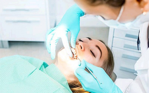 Как сэкономить на установке протеза и не нарваться на непрофессионала