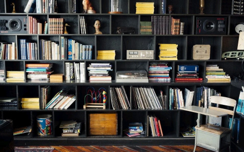 Организуем удобное хранение вещей: в шкафу, в комоде или на стеллаже