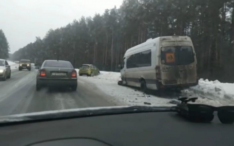 На трассе в Кирово-Чепецком районе произошла массовая авария, есть пострадавшие