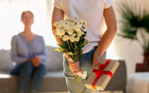 Чего хотят женщины: топ полезных и недорогих подарков на 8 Марта