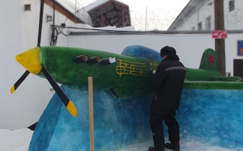 Танки, мотоциклы и медведи: в Кировской области осужденные создали скульптуры из снега