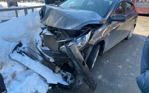 В Кирове произошло серьезное ДТП с пожарной машиной: очевидцев просят помочь