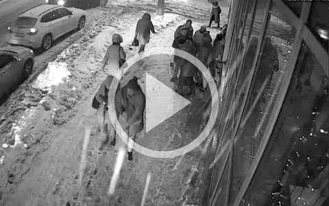 Полиция установила подростков, которые били прохожих у ТЦ "Крым"