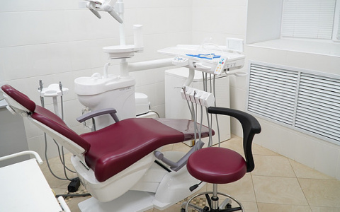 Кировские стоматологи лечат мужчину с редким заболеванием челюсти