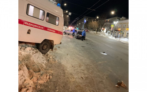 В Кирове ищут свидетелей ДТП с участием машины скорой помощи