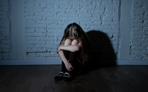 Житель Кировской области почти год избивал 11-летнюю дочь