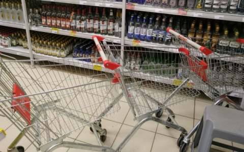 В Нововятске мужчина в 5 утра вскрыл магазин