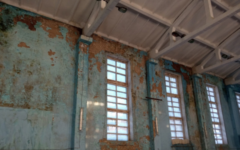 "Щели такие, что птицы залетают": спортсмены пожаловались на аварийное состояние зала