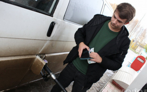 + 40 копеек за неделю: цены на бензин в Кировской области опять бьют рекорды