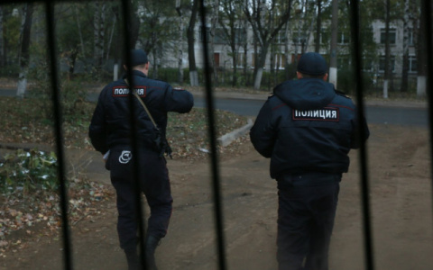 В Кирове у женщины отобрали паспорт на улице