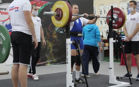 "Люди думают, что я пьяный": незрячий пауэрлифтер из Кирова рассказал, как пришел к спорту