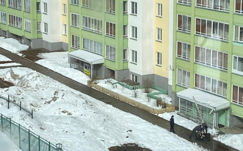 В Кирове из окна высотки выпал человек