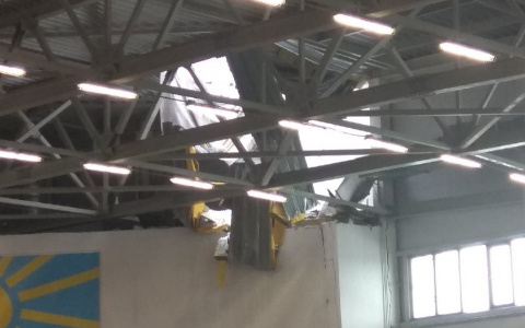В Кирове в легкоатлетическом манеже рухнула крыша во время соревнований