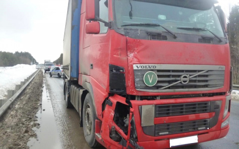 В Кирово-Чепецком районе пассажирку автобуса госпитализировали после ДТП с грузовиком