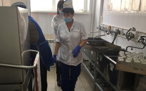 После скандала с "отмыванием" котлет в кировские школы нагрянули ревизоры