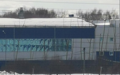 После обвала крыши в "Вересниках" в Кирове заметили еще один небезопасный спорткомплекс