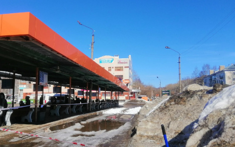 В Кирове из-за снега обрушилась часть кровли павильона на автовокзале