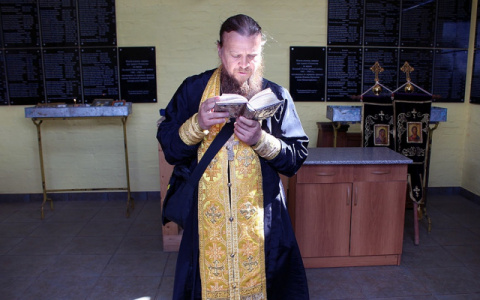 Кировчан просят помочь семье умершего священника