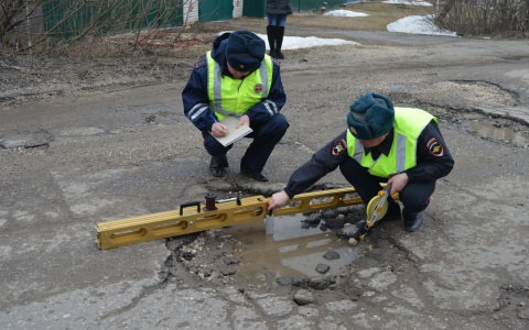 В Кировской области бывший сотрудник ГИБДД незаконно устроился в «Вятавтодор»