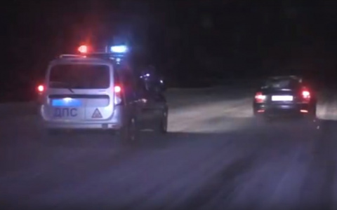 В Кировской области водитель иномарки "протаранил" магазин тещи и устроил гонки с ДПС