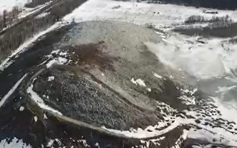 В Кирове задымилась свалка отходов