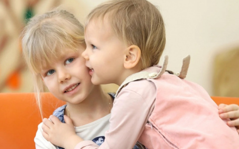 Семьям с детьми от 3 до 7 лет в Кирове перечислили доплату к пособиям