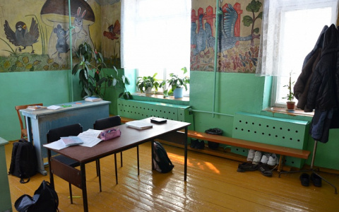 В поселке Советского района сгорела единственная школа: как сейчас учатся дети